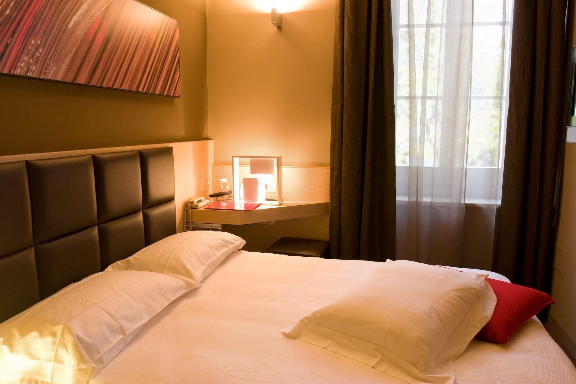 Unahotels Villa Dei Platani Foligno Eksteriør billede