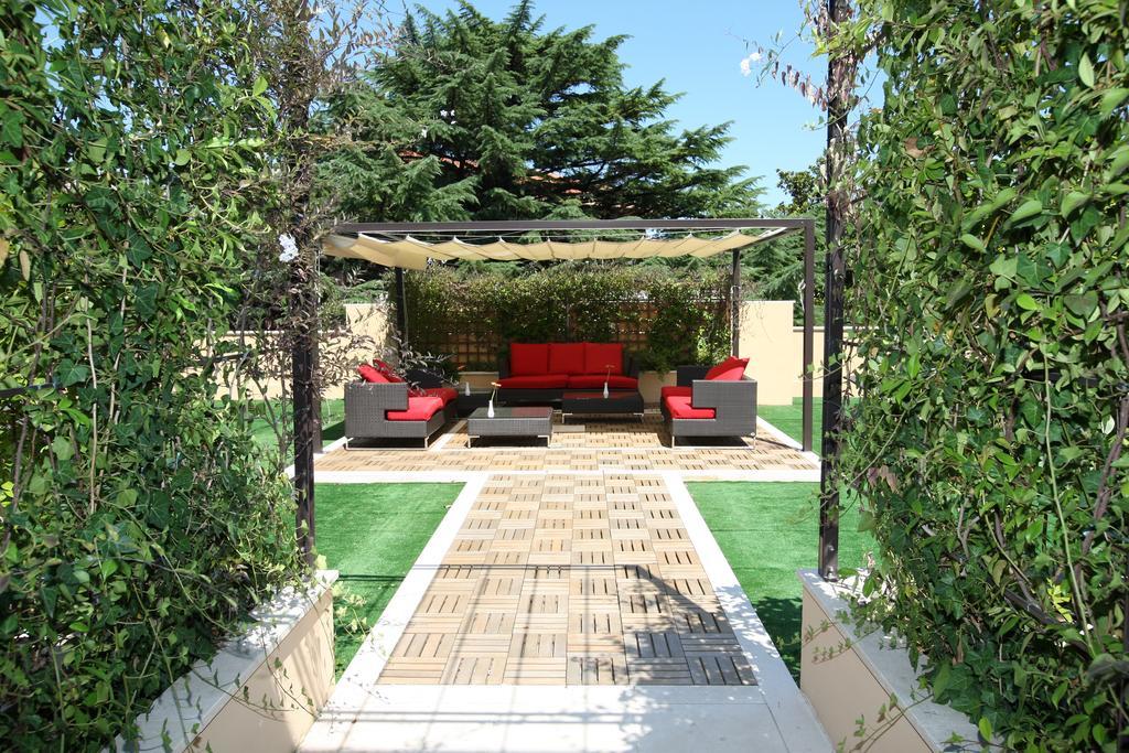 Unahotels Villa Dei Platani Foligno Eksteriør billede