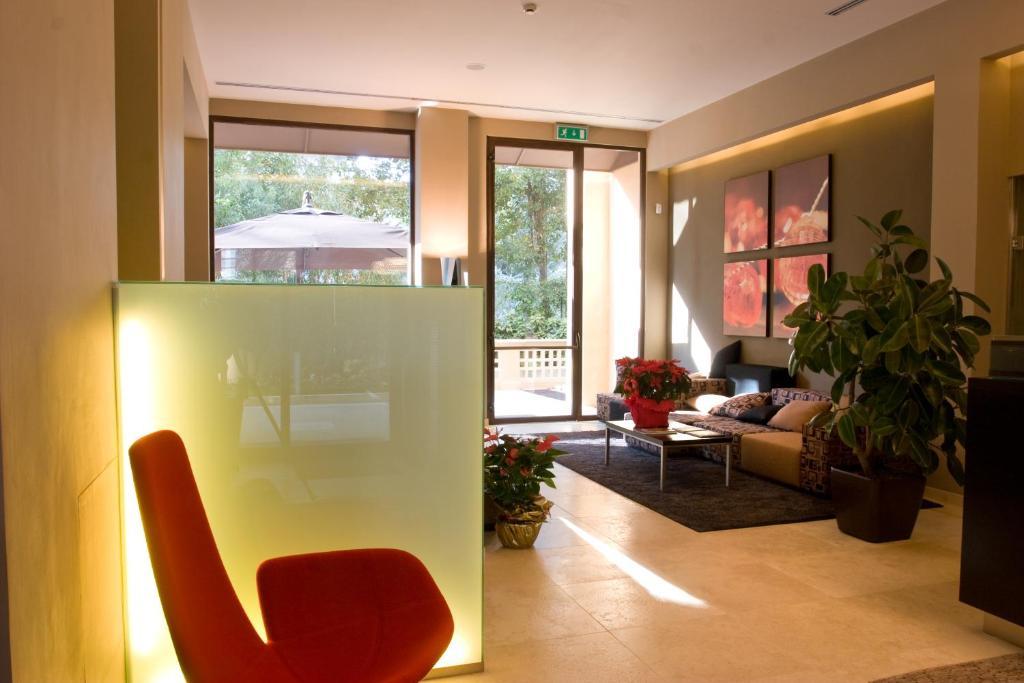 Unahotels Villa Dei Platani Foligno Eksteriør billede