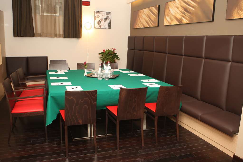 Unahotels Villa Dei Platani Foligno Faciliteter billede