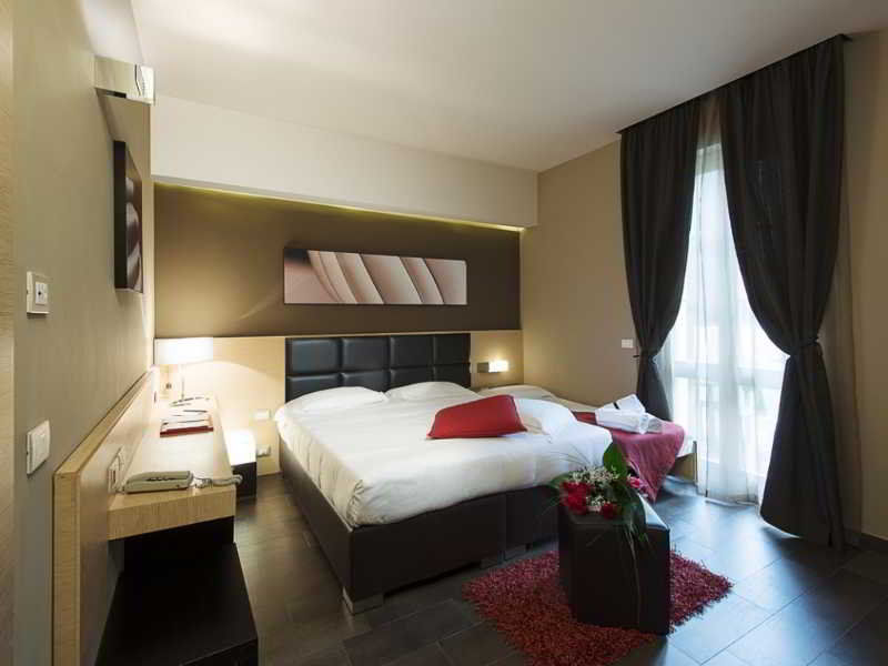 Unahotels Villa Dei Platani Foligno Eksteriør billede
