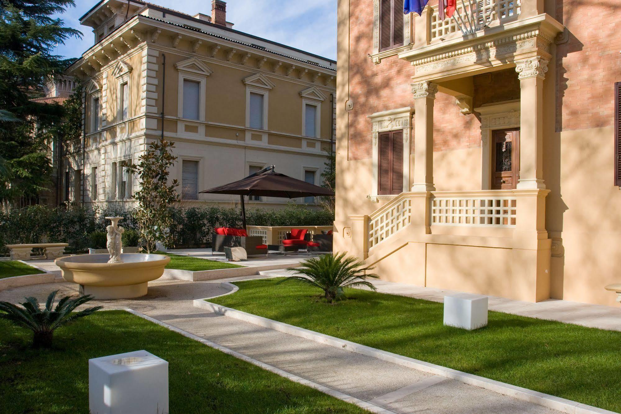 Unahotels Villa Dei Platani Foligno Eksteriør billede