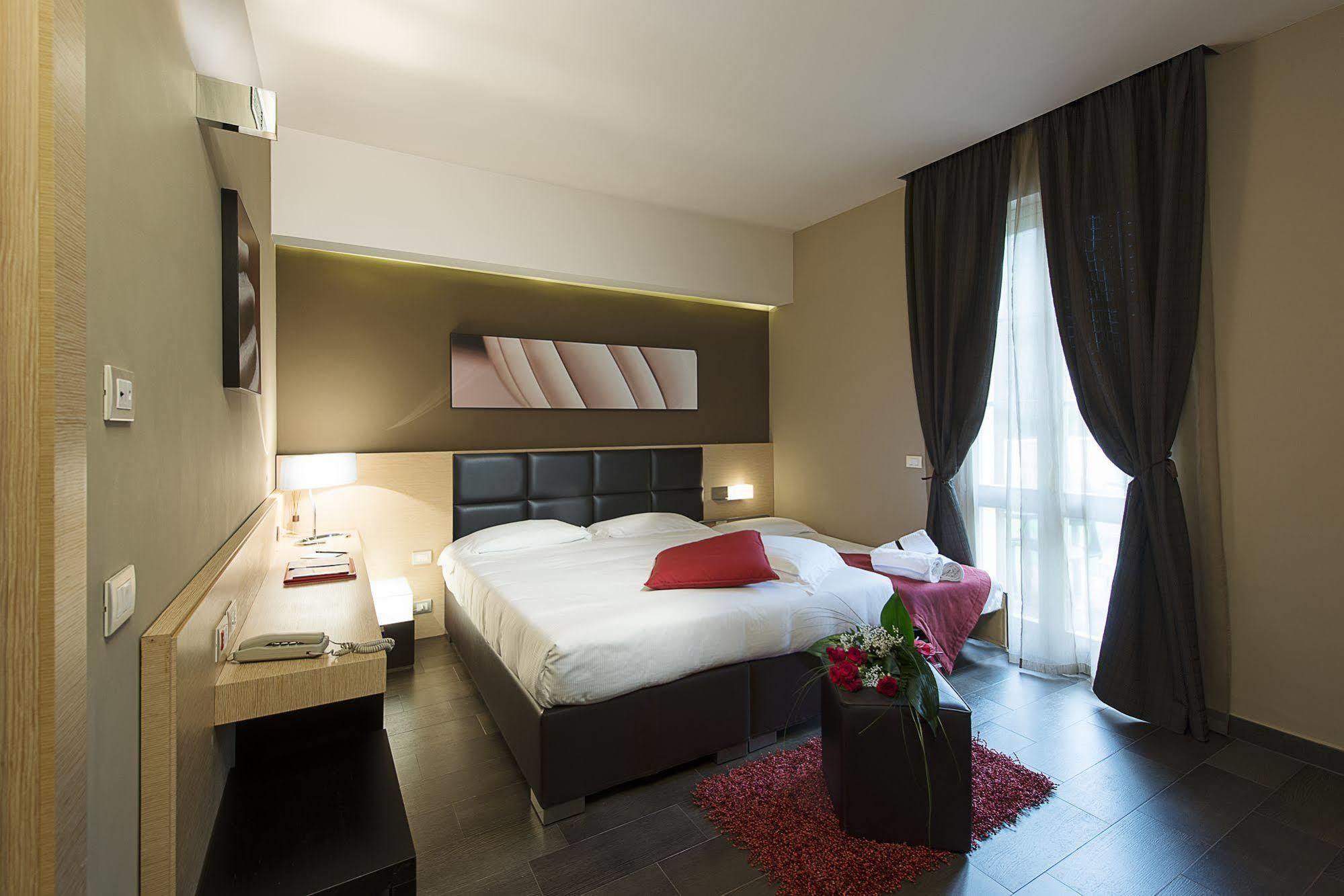 Unahotels Villa Dei Platani Foligno Eksteriør billede