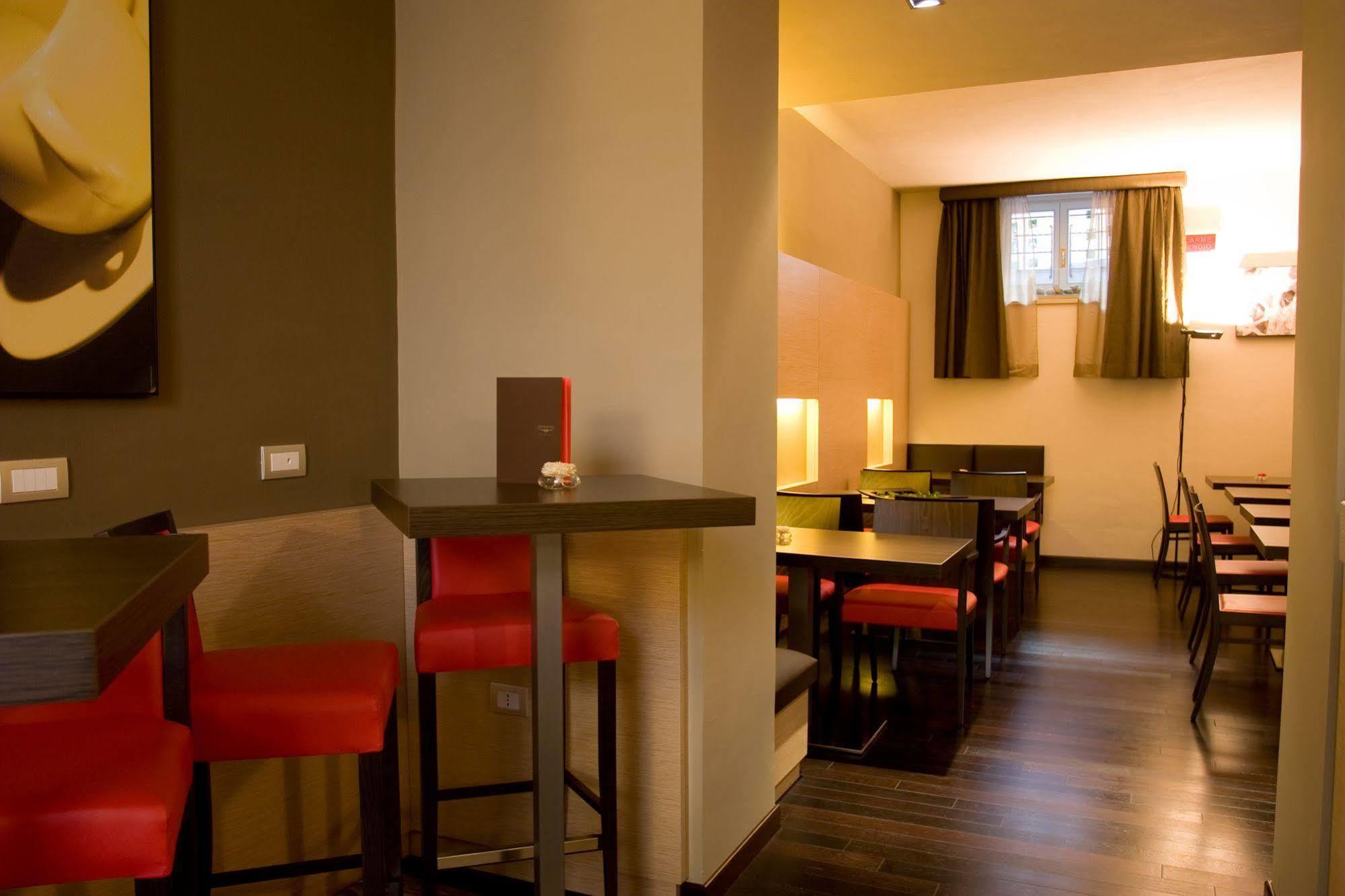 Unahotels Villa Dei Platani Foligno Eksteriør billede
